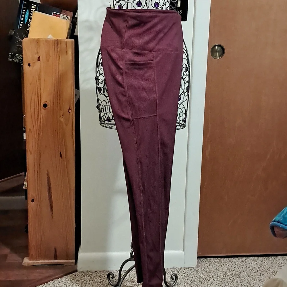 Active USA Ribbed Maroon Leggings - Picture 4 of 8